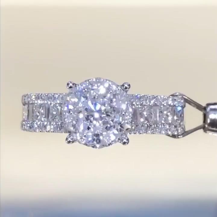 Round Shape Stunning Engagement Ring