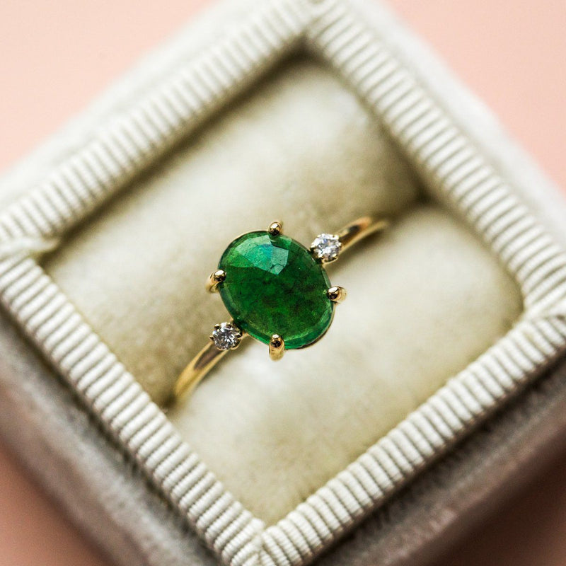 Women Oval Look Emerald Green Engagement Ring Set
