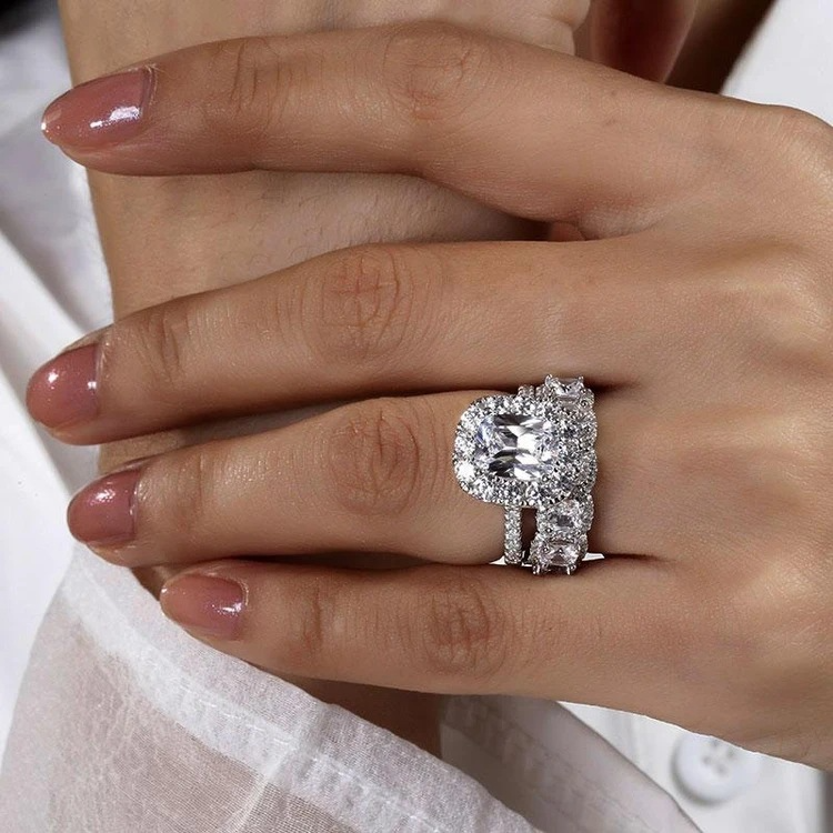 Fashion Radiant Cut Engagement Ring With Halo Band